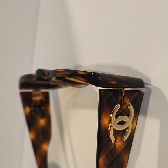Chanel Tortoise Shell Gold CC Sunglasses w/Chanel Case - Picture 12 of 16